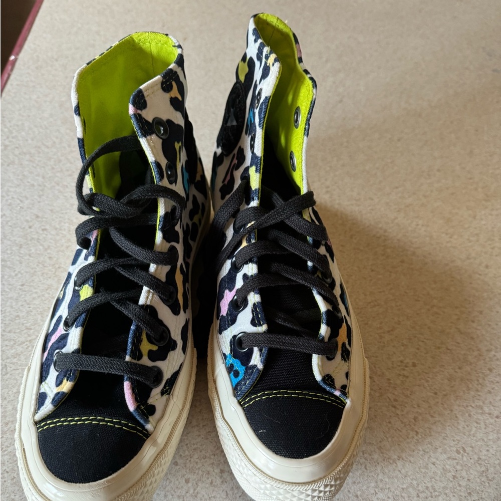 Girls Converse size 5